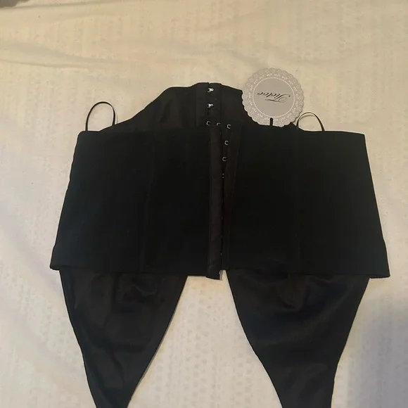 Black Embroidered Halter Crop Top - Unbranded - Picture 3 of 3